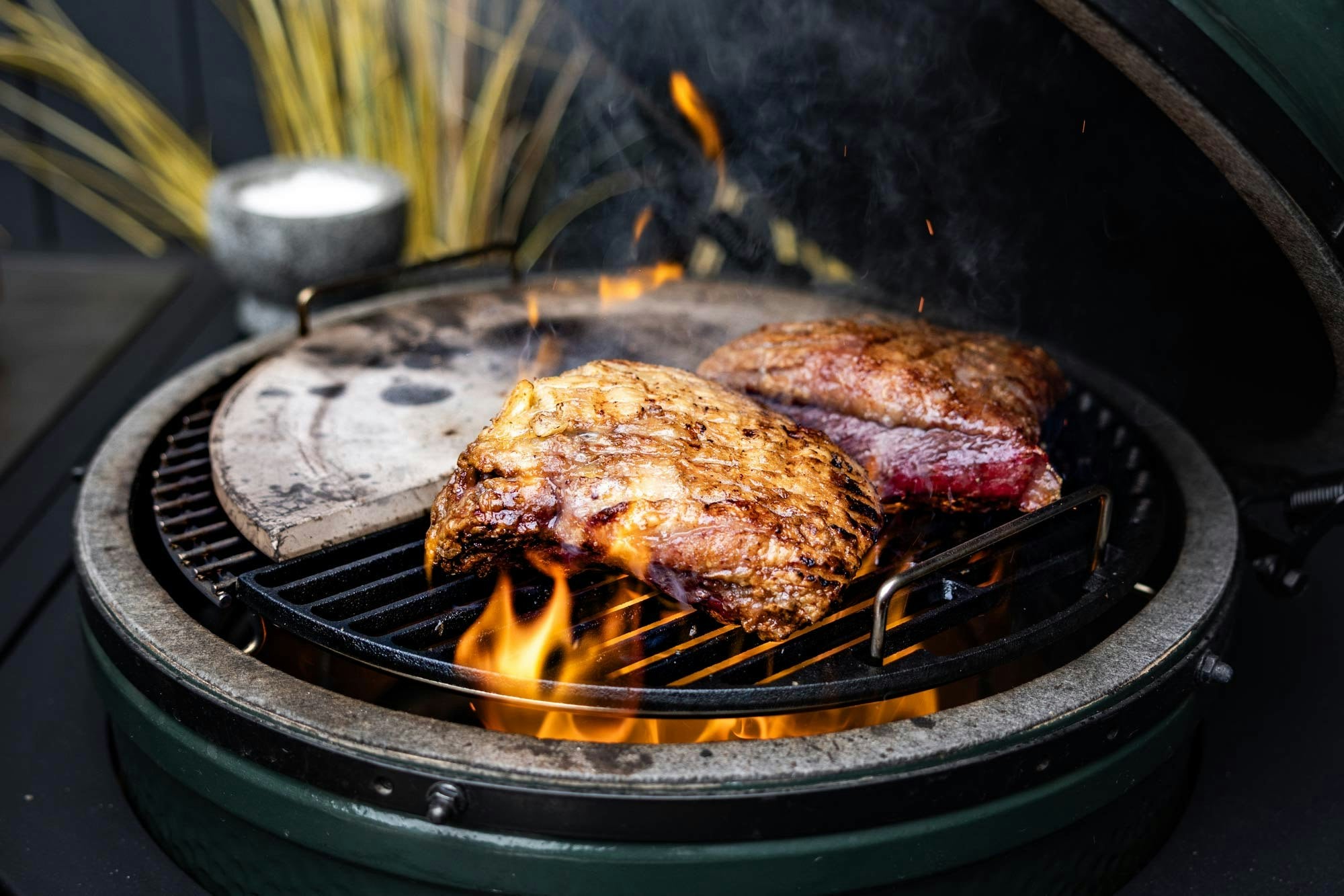 Big Green Egg Large with Outdoor Kitchen Cabinet